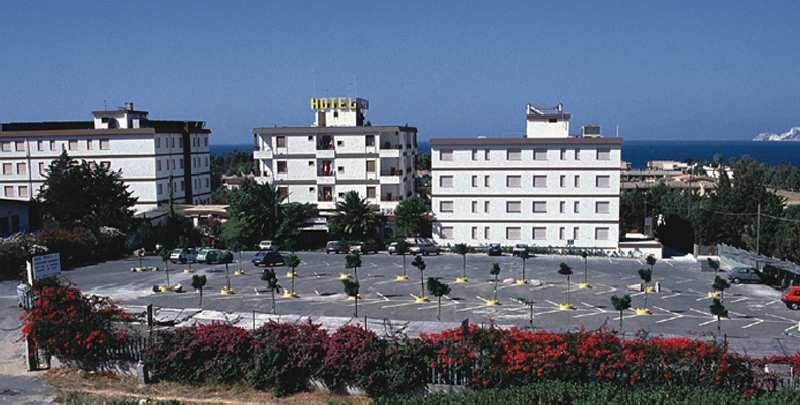 Hotel Califfo Quartu SantʼElena Esterno foto