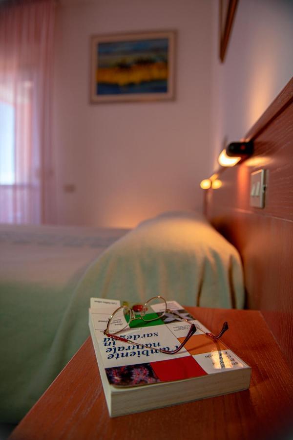 Hotel Califfo Quartu SantʼElena Esterno foto
